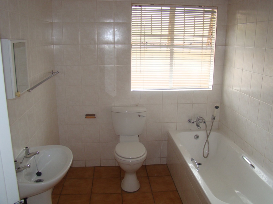 2 Bedroom Property for Sale in Langenhovenpark Free State